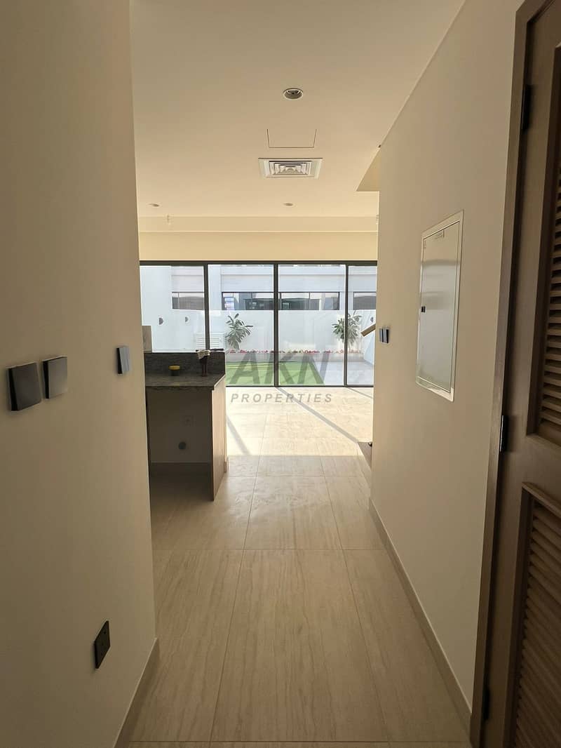 Spacious 3 bhk +Maid | Brand new | Vacant - Image 9