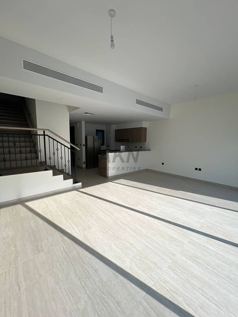 Spacious 3 bhk +Maid | Brand new | Vacant - Image 10