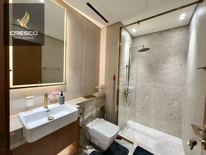 Exquisite Studio | Burj Khalifa View | Opulent - Image 9