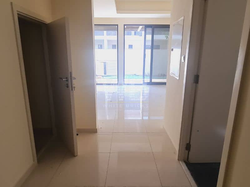 Vacant | B2B | Corner Villa | Unfurnished - Image 6