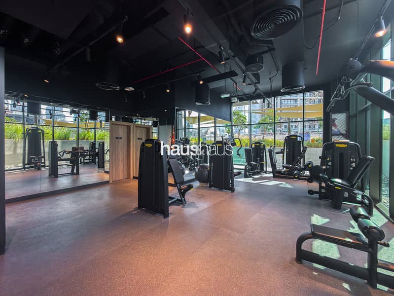 Elegant Canal-Facing Studio | Newly Furnished - Image 15