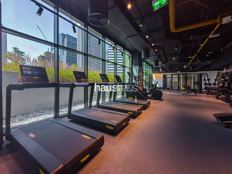 Elegant Canal-Facing Studio | Newly Furnished - Image 16