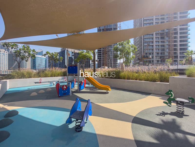 Elegant Canal-Facing Studio | Newly Furnished - Image 19