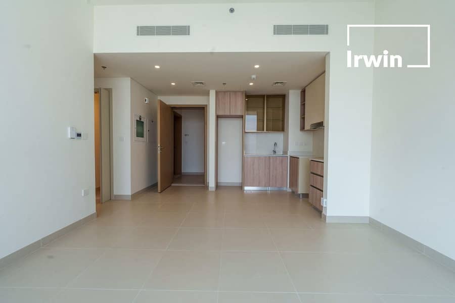 Pool view | Corner unit | Villas view. - Image 6