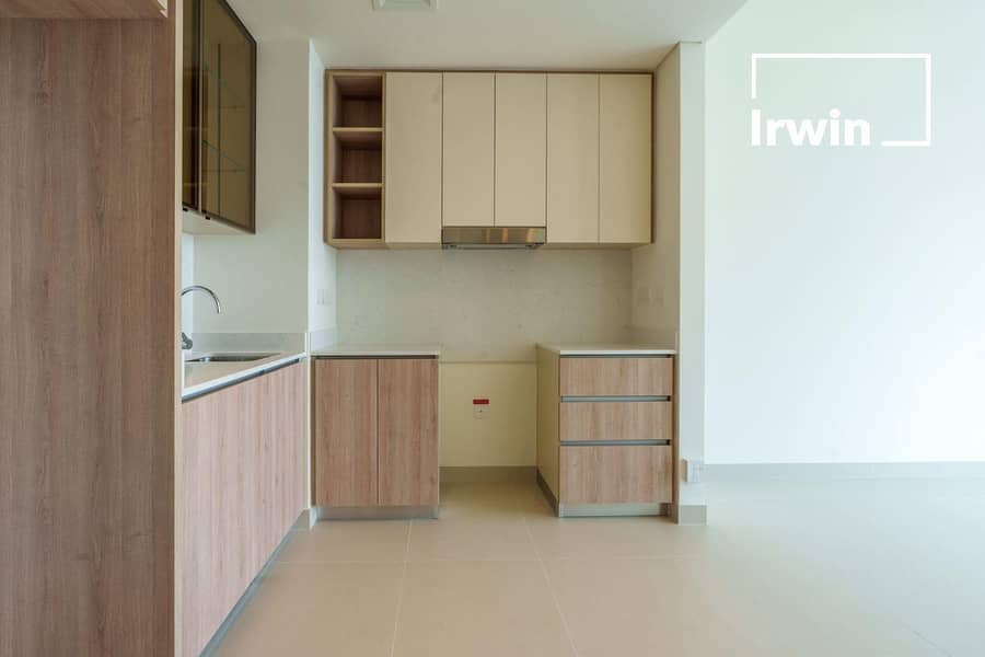 Pool view | Corner unit | Villas view. - Image 8