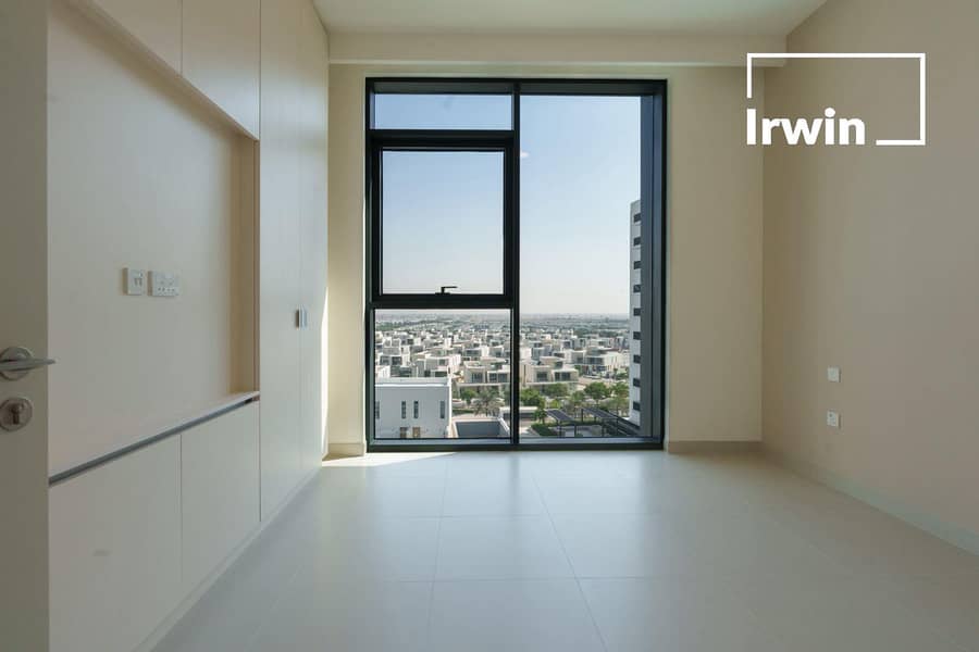 Pool view | Corner unit | Villas view. - Image 10