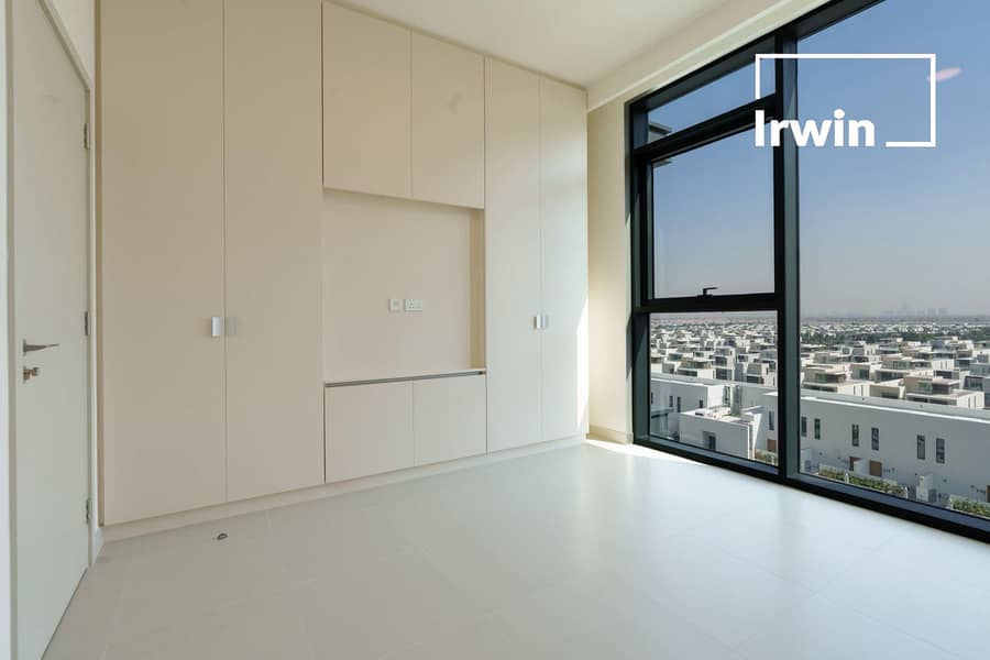 Pool view | Corner unit | Villas view. - Image 12