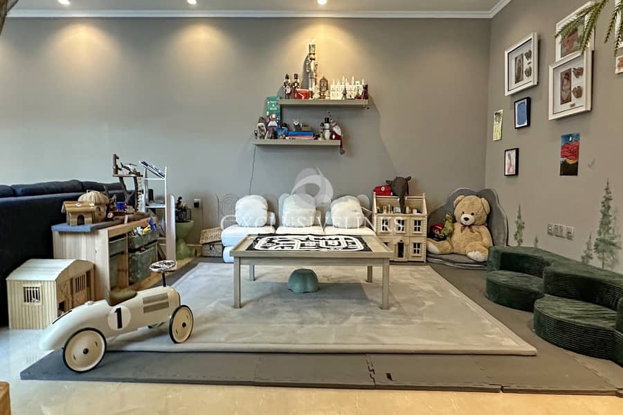 Vacant on Transfer | Close to Plaza and Pool - Image 28