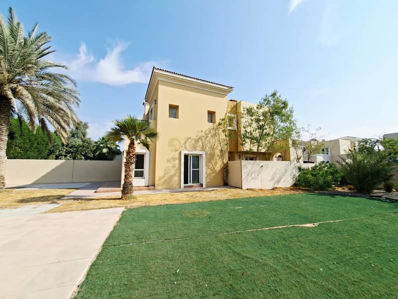 22 Steps to Park | Massive Yard | Corner | Single Row - Image 9