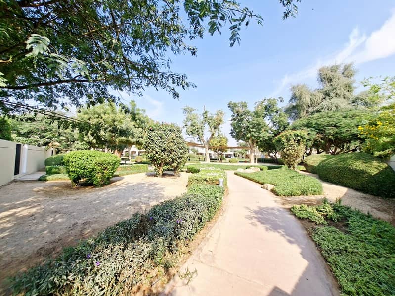 22 Steps to Park | Massive Yard | Corner | Single Row - Image 12