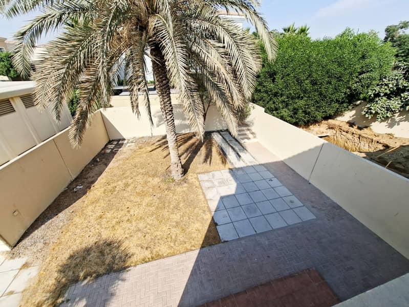 22 Steps to Park | Massive Yard | Corner | Single Row - Image 22