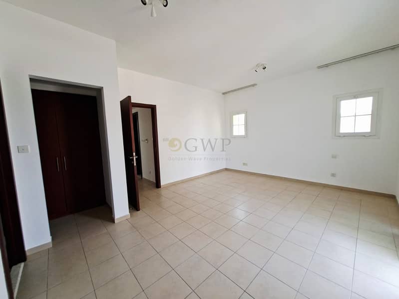 22 Steps to Park | Massive Yard | Corner | Single Row - Image 15