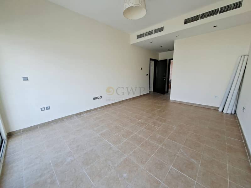 22 Steps to Park | Massive Yard | Corner | Single Row - Image 26