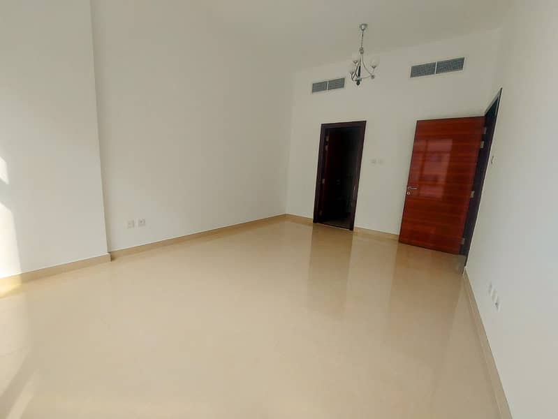 Stunning / Bright Feel / Balcony / Prime Location / Vacant