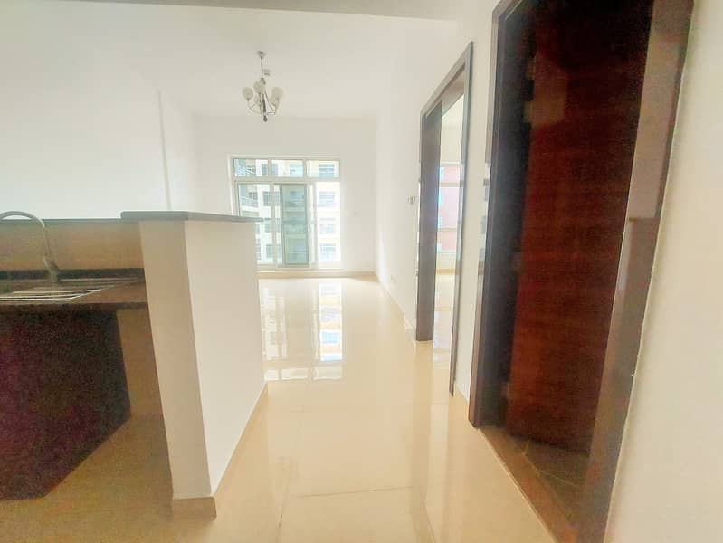 Stunning / Bright Feel / Balcony / Prime Location / Vacant