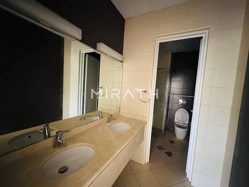 4 bedrooms villa with private swimming pool