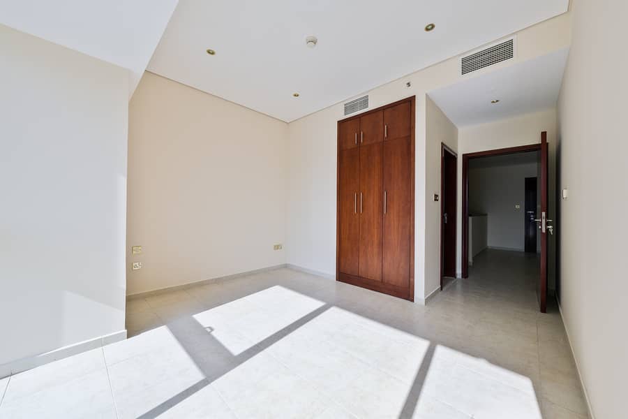 Mid Floor | Marina Views | Unique Duplex - Image 18