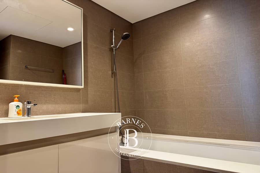 Furnished | Close to Burj Khalifa and Dubai Mall - Image 9