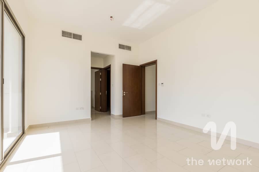 Single Row | Vacant on Transfer | 4 Bedroom - Image 6