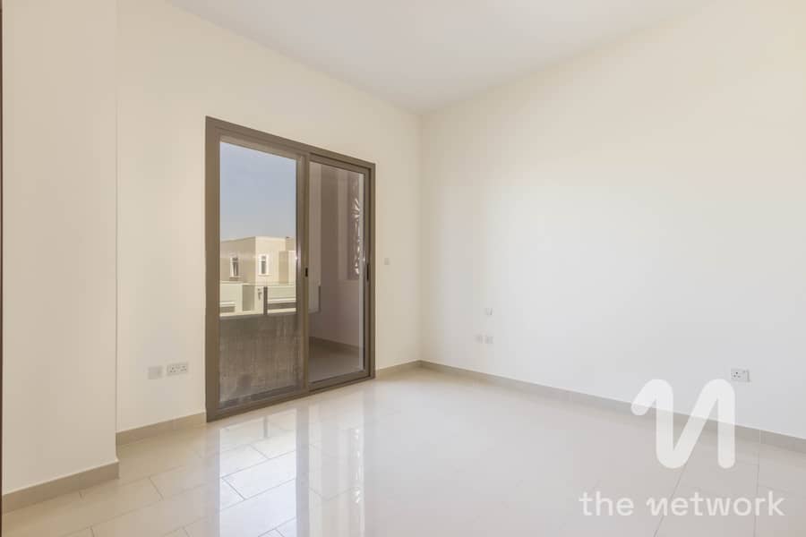 Single Row | Vacant on Transfer | 4 Bedroom - Image 7