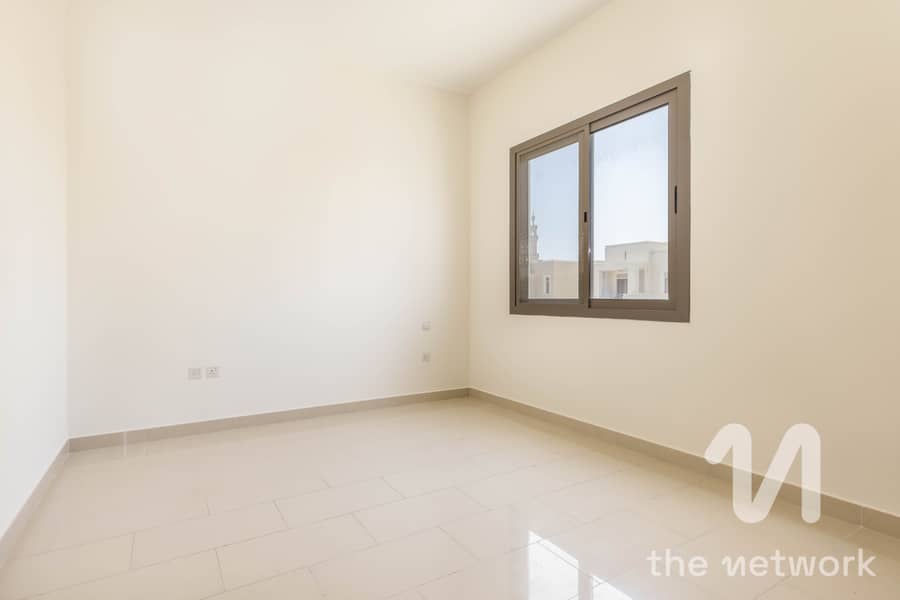 Single Row | Vacant on Transfer | 4 Bedroom - Image 8