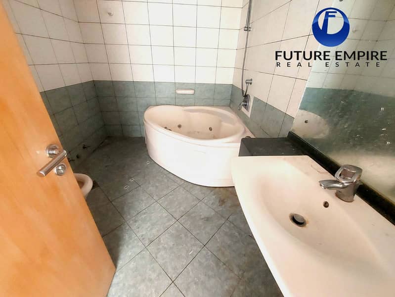 Chiller Free Huge 3Bhk With Maids Room Close To Metro - Image 12