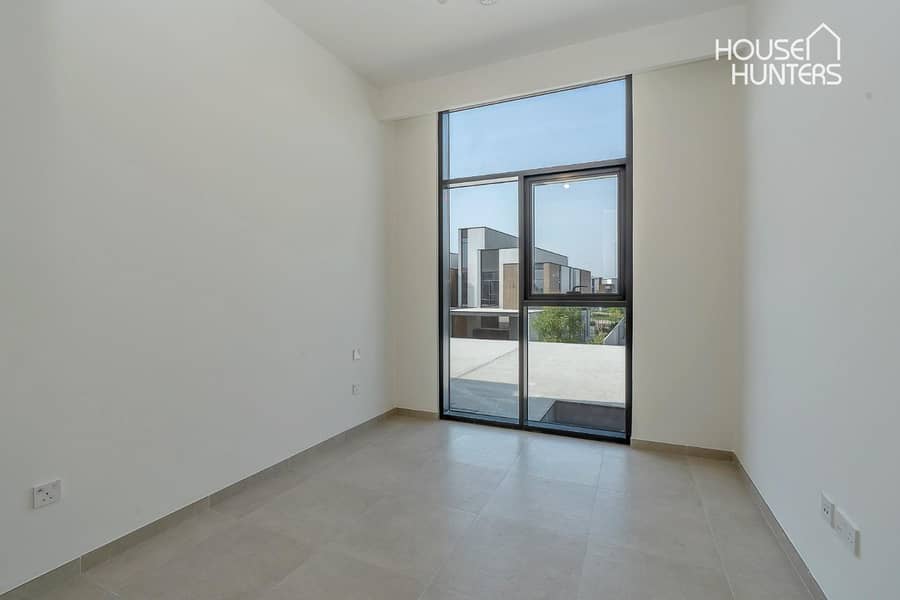 Green Belt Backing | Great location | 3 Bed G+1 - Image 10