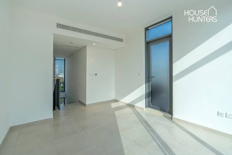 Green Belt Backing | Great location | 3 Bed G+1 - Image 11