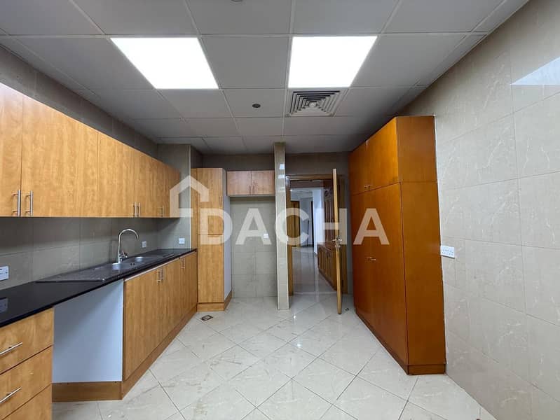 SEA VIEW | BRIGHT 3BR + MAID | CHILLER FREE - Image 8