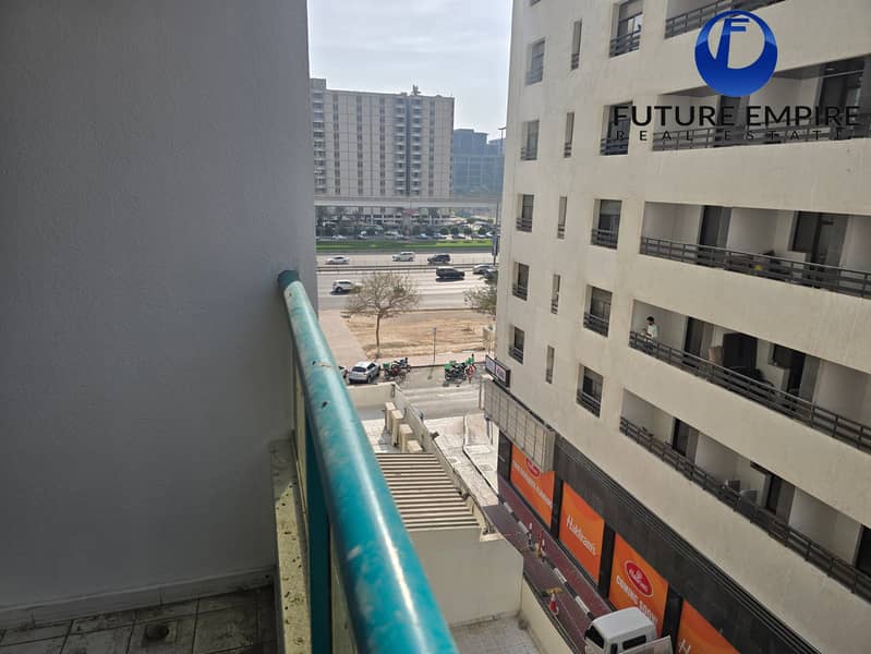 Chiller Free Close To Metro Spacious 1BHK Free Parking