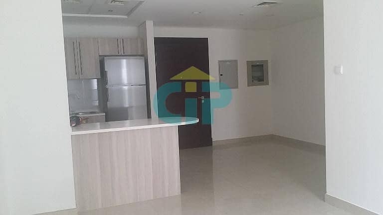 SPACIOUS 2 BEDS APT FACING POOL WITH KITCHEN APPLIANCES