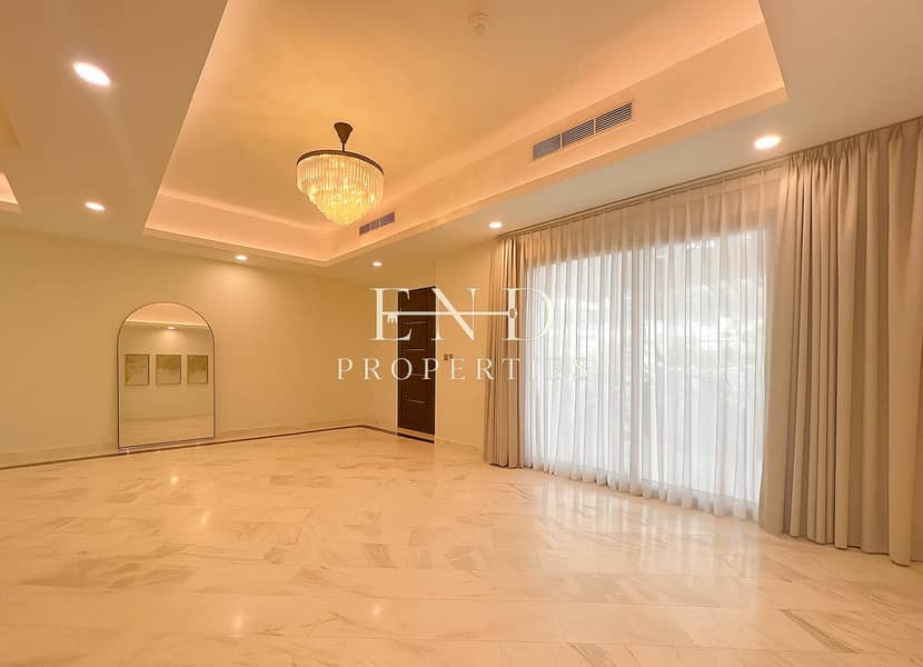 End Unit | Vacant | Single Row | Easy Viewing