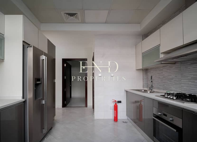 End Unit | Vacant | Single Row | Easy Viewing