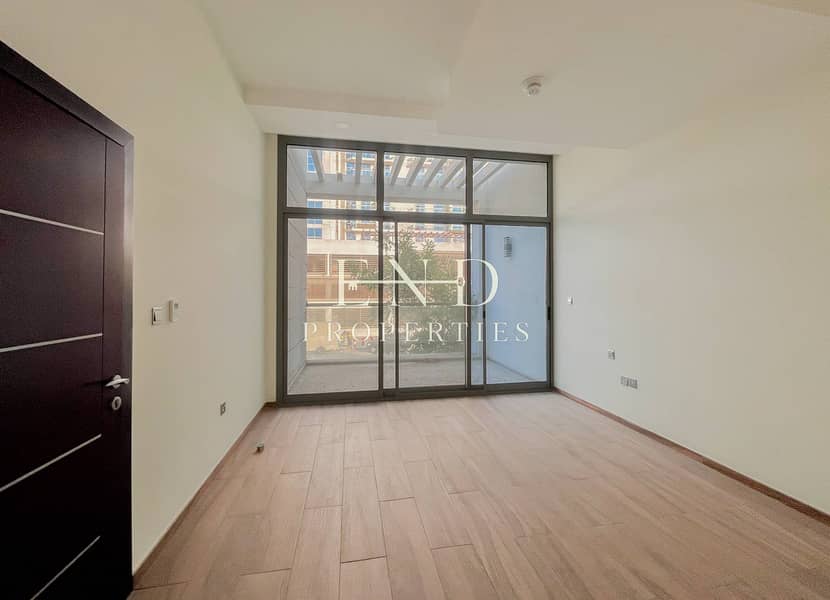 End Unit | Vacant | Single Row | Easy Viewing - Image 7