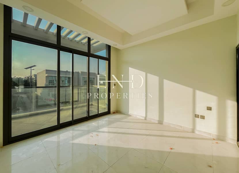 End Unit | Vacant | Single Row | Easy Viewing - Image 12