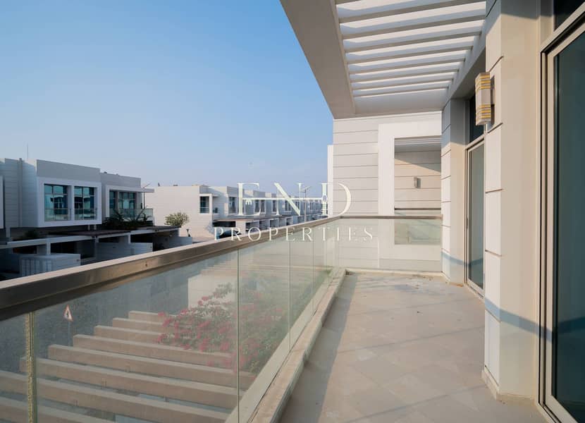 End Unit | Vacant | Single Row | Easy Viewing - Image 13