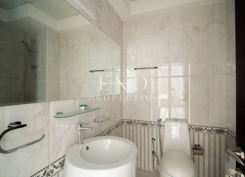 End Unit | Vacant | Single Row | Easy Viewing - Image 15