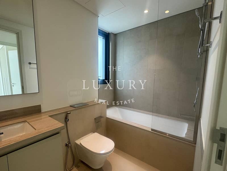 Corner Unit | Single Row | Near Amenities - Image 13