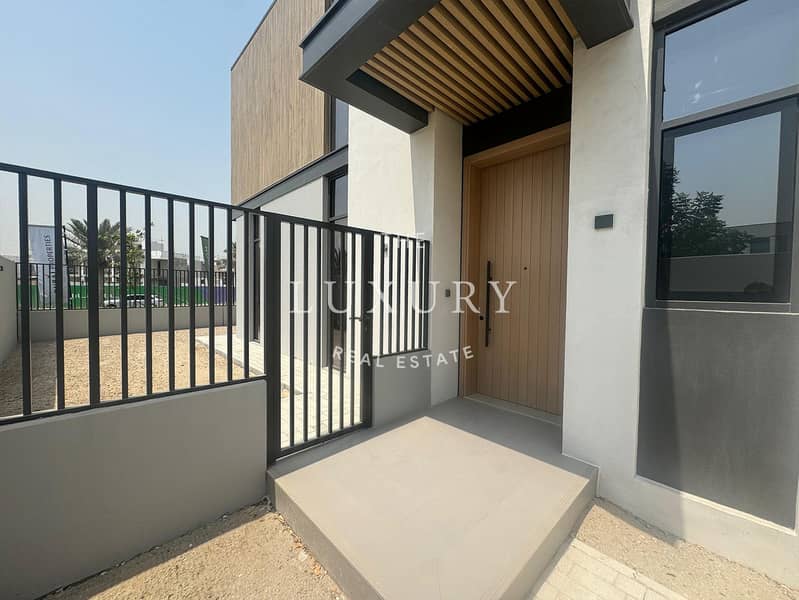 Corner Unit | Single Row | Near Amenities - Image 14