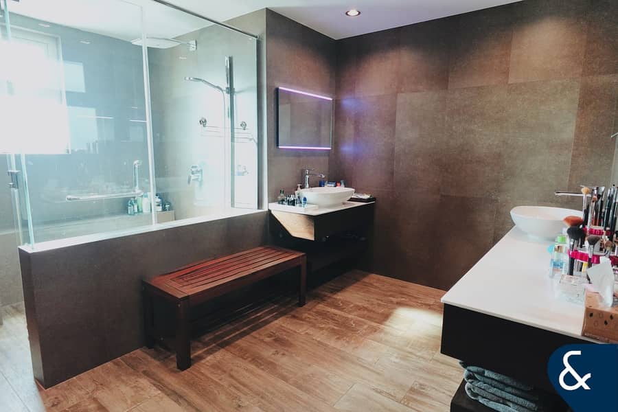 4-Bedroom | Large Garden | Open Living Room - Image 13