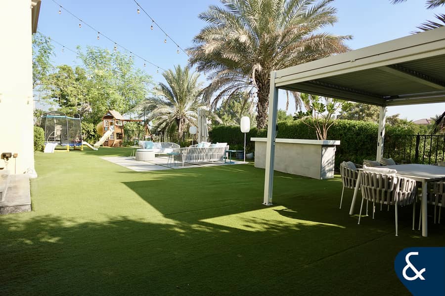 4-Bedroom | Large Garden | Open Living Room - Image 17