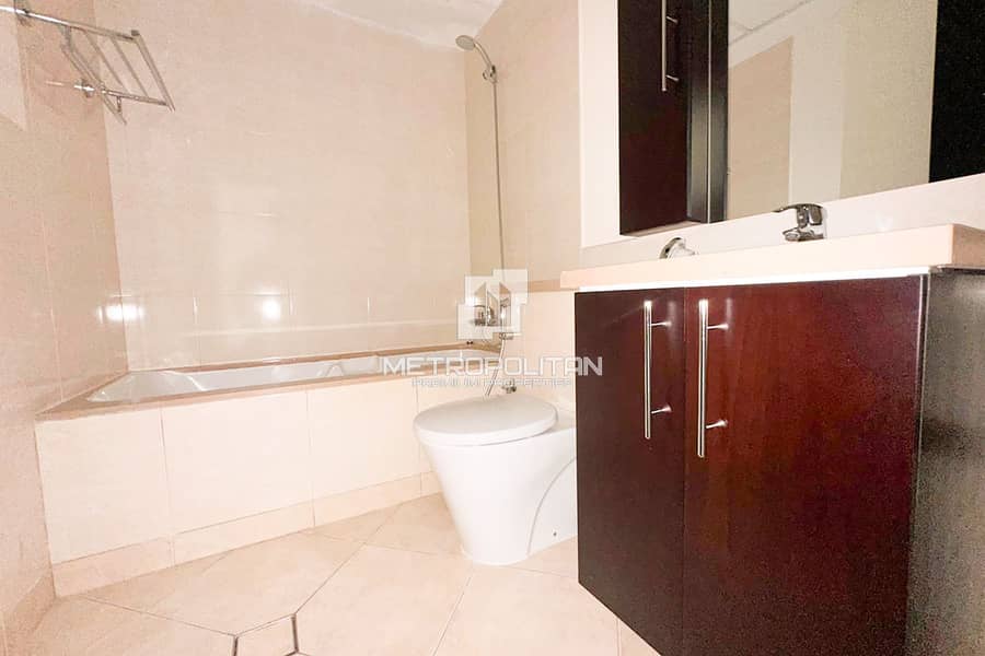 Spacious | High Floor | Golf Views | Vacant - Image 15