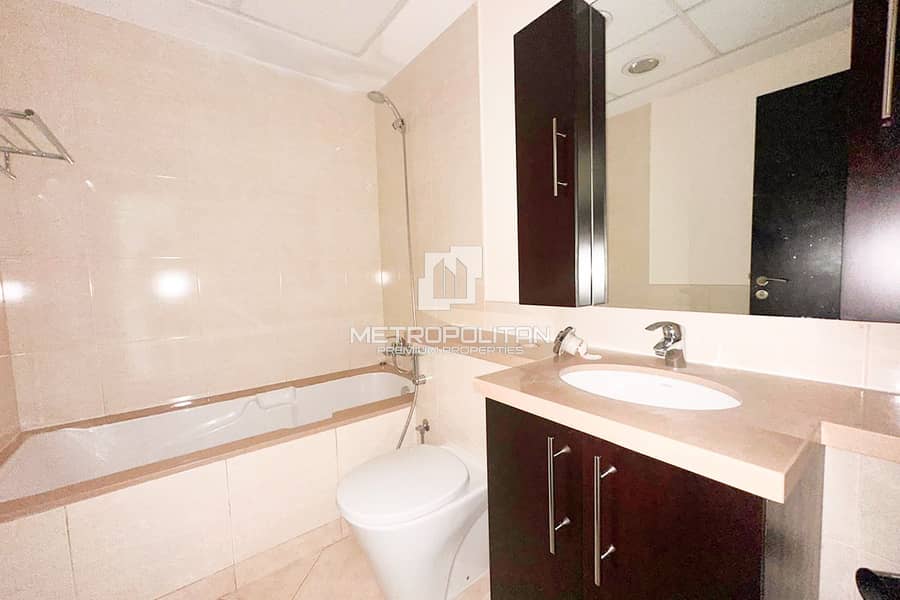 Spacious | High Floor | Golf Views | Vacant - Image 18