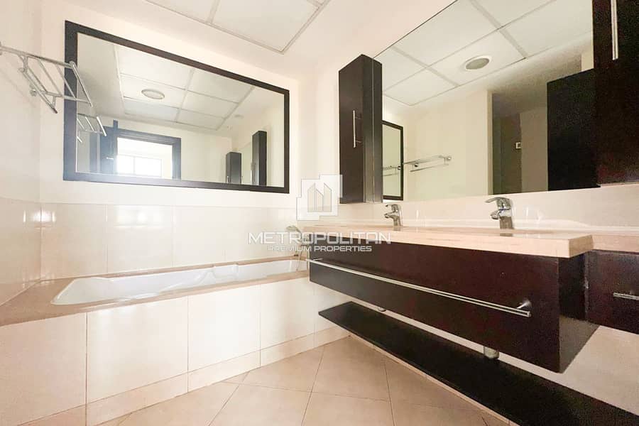 Spacious | High Floor | Golf Views | Vacant - Image 19