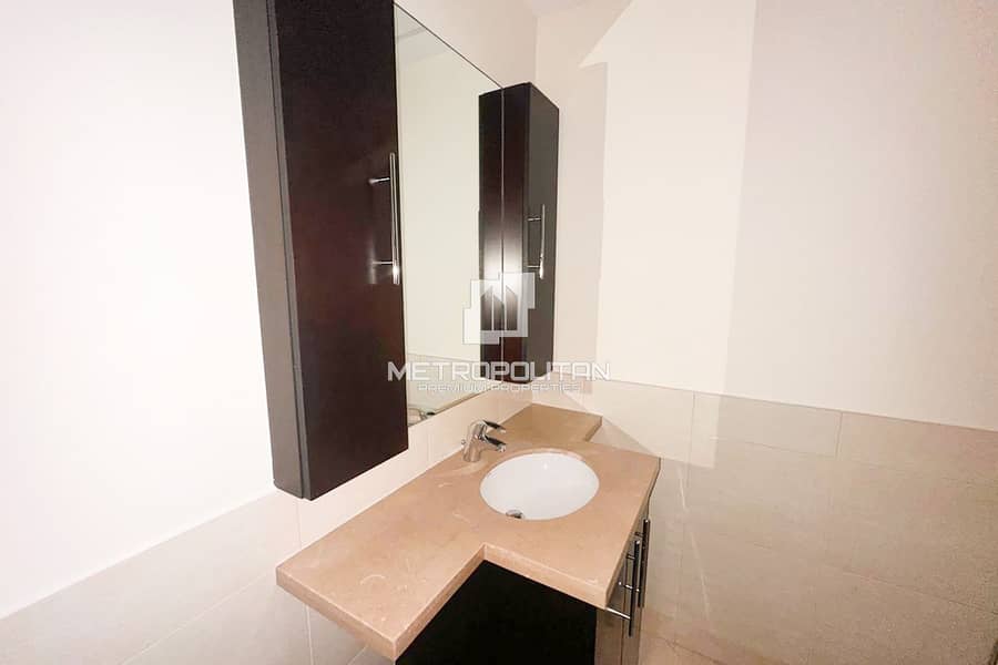 Spacious | High Floor | Golf Views | Vacant - Image 22