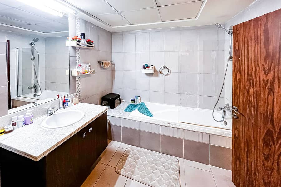 2 bed + Maids | Burj Khalifa view | Exclusive - Image 10