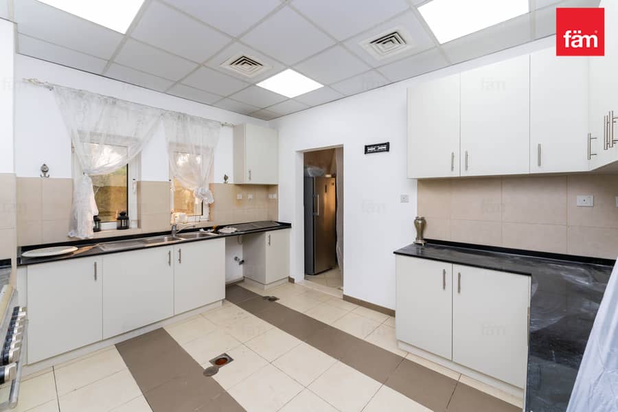 Corner | Well Maintained | Close To Park | Pool - Image 16