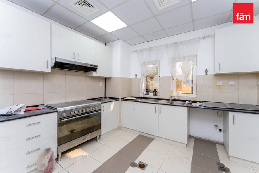 Corner | Well Maintained | Close To Park | Pool - Image 15