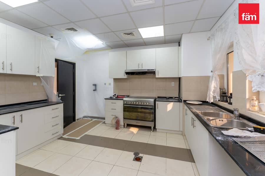 Corner | Well Maintained | Close To Park | Pool - Image 17