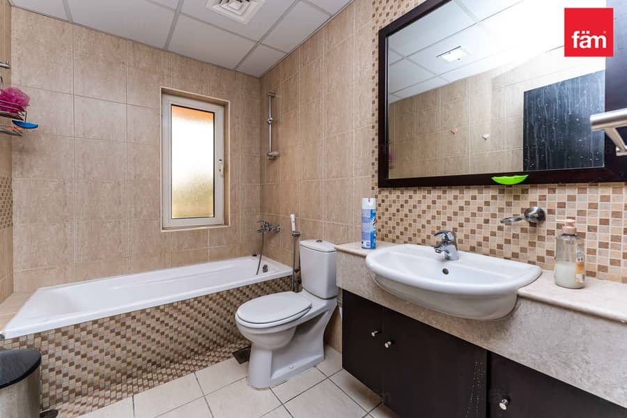 Corner | Well Maintained | Close To Park | Pool - Image 27